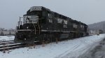 NS 5101 Idles on the Mingo Engine tracks